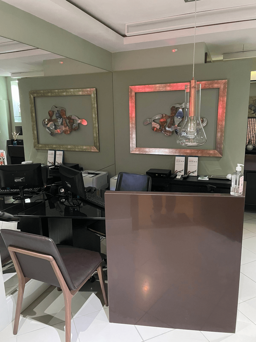 Segunda área da recepção da clínica